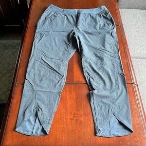 Mountain hard wear pants size large
